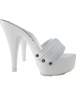 ALL WHITE CLOGS