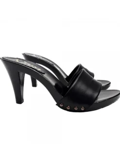 BLACK CLOGS IN LEATHER