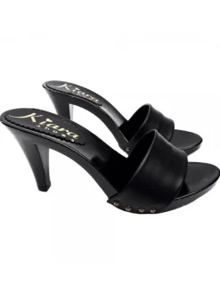 BLACK CLOGS IN LEATHER