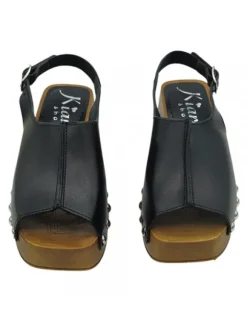 BLACK CLOGS WITH BACK STRAP