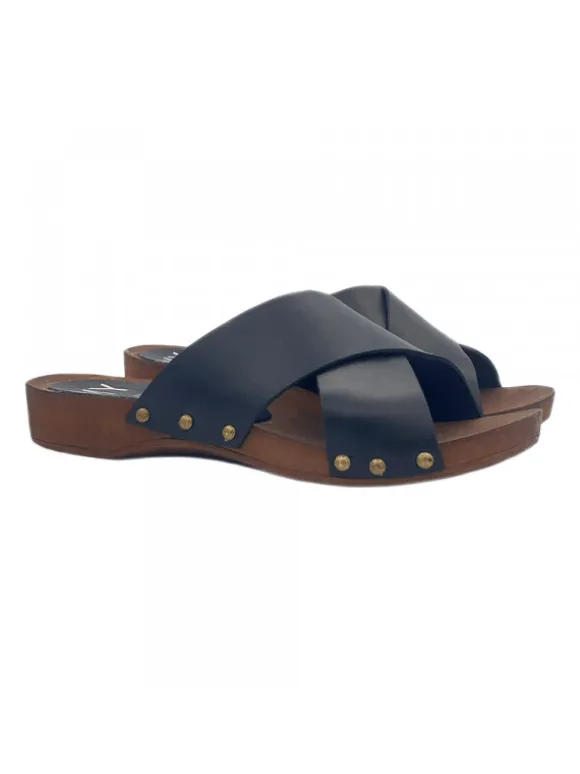 BLACK CLOGS WITH CROSSED LEATHER BANDS