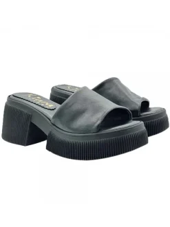 BLACK LEATHER CLOGS WITH COMFORTABLE HEEL