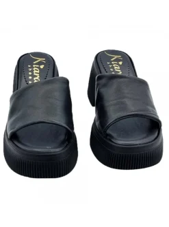 BLACK LEATHER CLOGS WITH COMFORTABLE HEEL