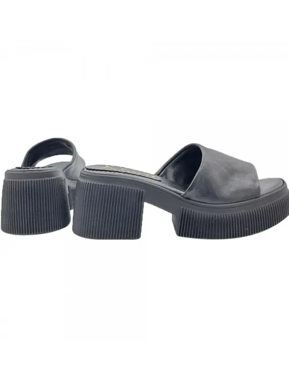 BLACK LEATHER CLOGS WITH COMFORTABLE HEEL