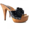 BLACK PATENT LEATHER CLOGS WITH FLOWER
