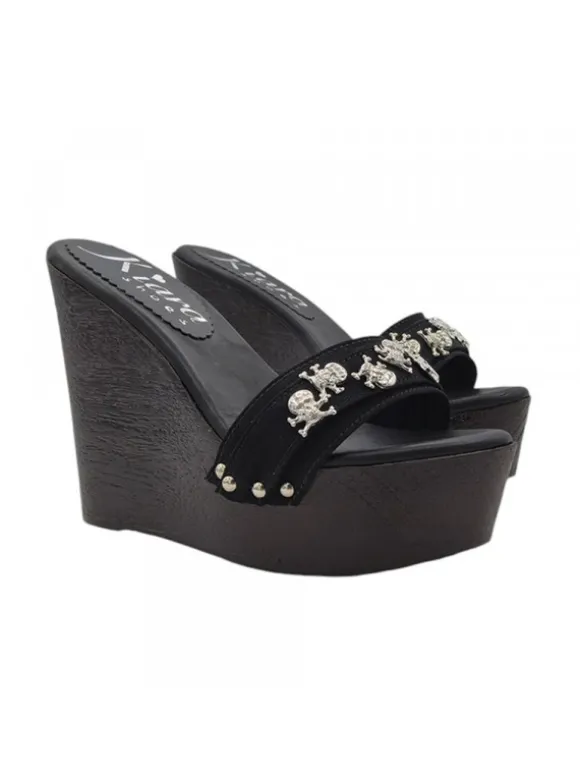 BLACK WEDGE WITH SILVER SKULLS