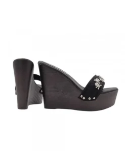 BLACK WEDGE WITH SILVER SKULLS