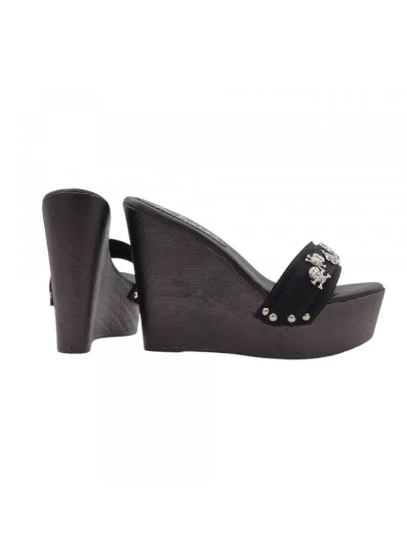 BLACK WEDGE WITH SILVER SKULLS