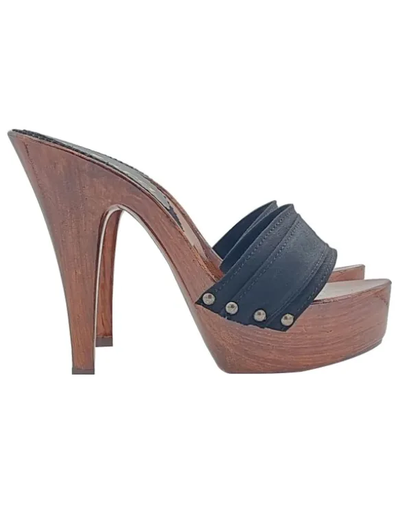 BLACK WOMAN CLOGS HEEL