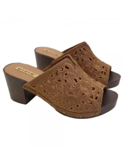 BROWN CLOGS IN LACE WITH COMFORTABLE HEEL