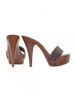 BROWN CLOGS IN LEATHER