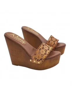 BROWN WEDGE WITH LASERED BAND AND HEEL 13