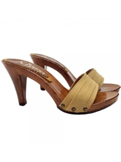 CLOGS IN OCHER