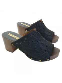 COMFORTABLE BLACK CLOGS WITH LACE BAND