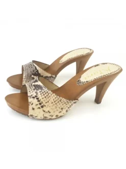 CONFORTABLE PYTHON HEEL CLOGS