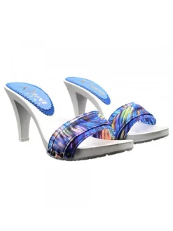 Handcrafted clogs with colored strap