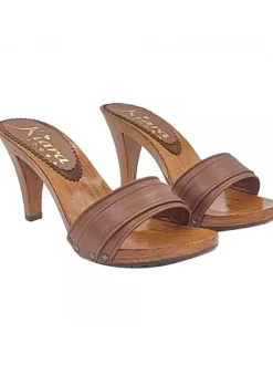 HEEL CLOGS IN BROWN LEATHER