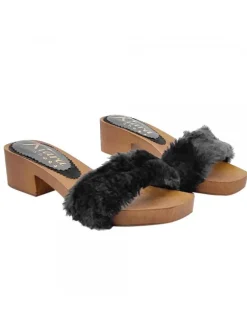 LOW CLOGS WITH BLACK FUR