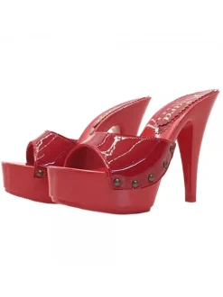 RED CLOGS IN PATENT LEATHER