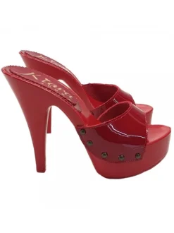 RED CLOGS IN PATENT LEATHER
