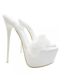 WHITE PATENT CLOGS WITH VERY HIGH FUR