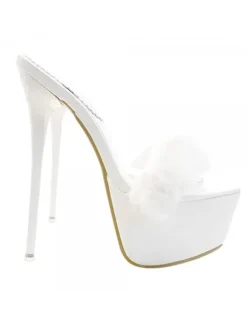 WHITE PATENT CLOGS WITH VERY HIGH FUR