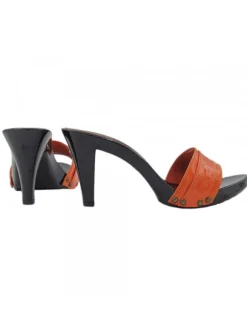 Women's clogs with orange patent leather band and black structure