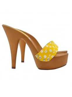 YELLOW CLOGS TO POIS