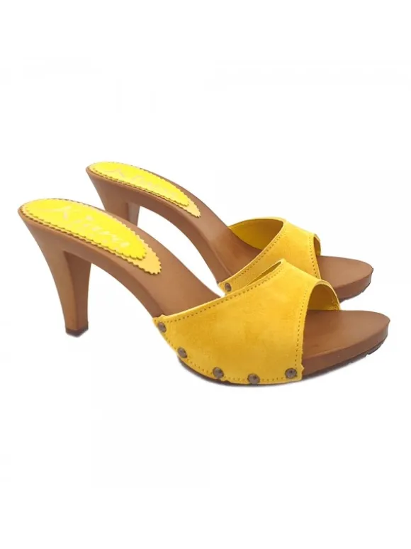 YELLOW HEEL CLOGS IN SUEDE